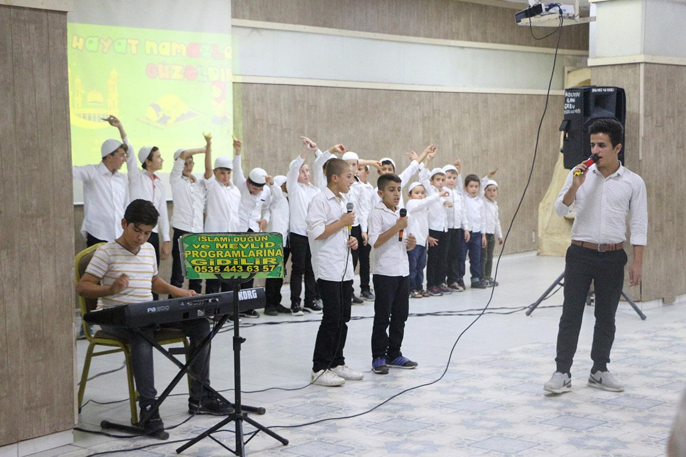 Mardin'in Kızıltepe ilçesinde düzenlenen “Hayat Namazla Güzeldir” programı düzenlendi. 